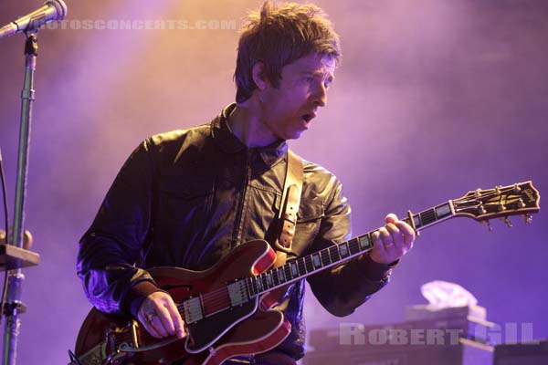 NOEL GALLAGHER'S HIGH FLYING BIRDS - 2015-06-23 - PARIS - Place de la Republique - 